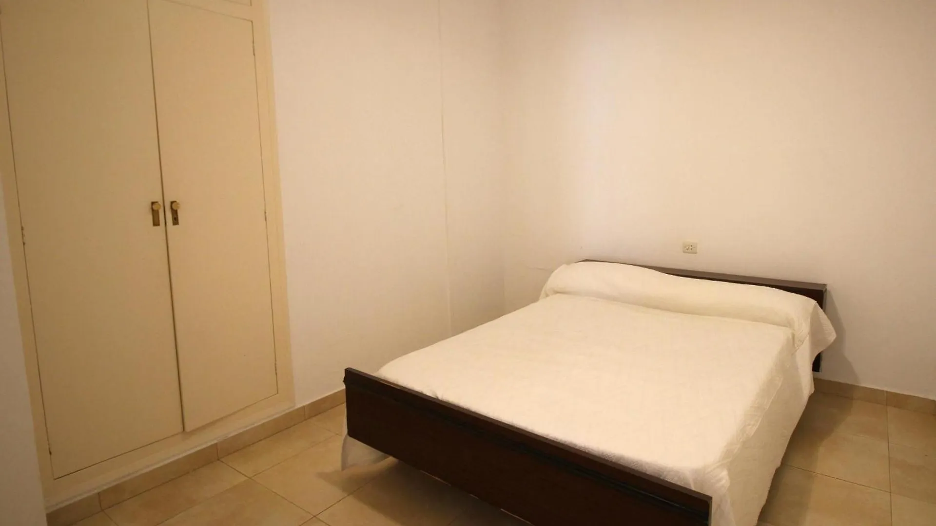 Apartman Apartamento Renovado, Centrico Y Luminoso A 100M De La Playa Del Puerto, Llanca - Es-228-37 Spanyolország