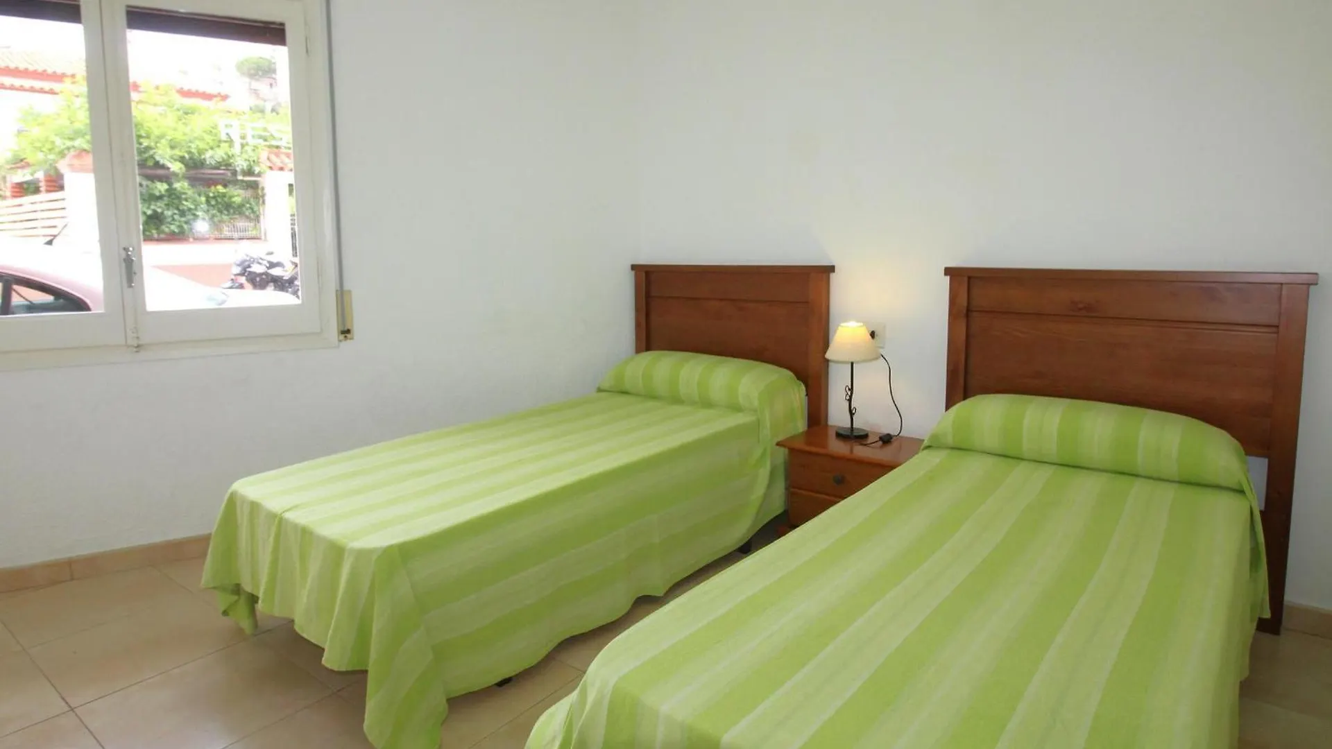 Apartamento Renovado, Centrico Y Luminoso A 100M De La Playa Del Puerto, Llanca - Es-228-37 0*,  Spanyolország