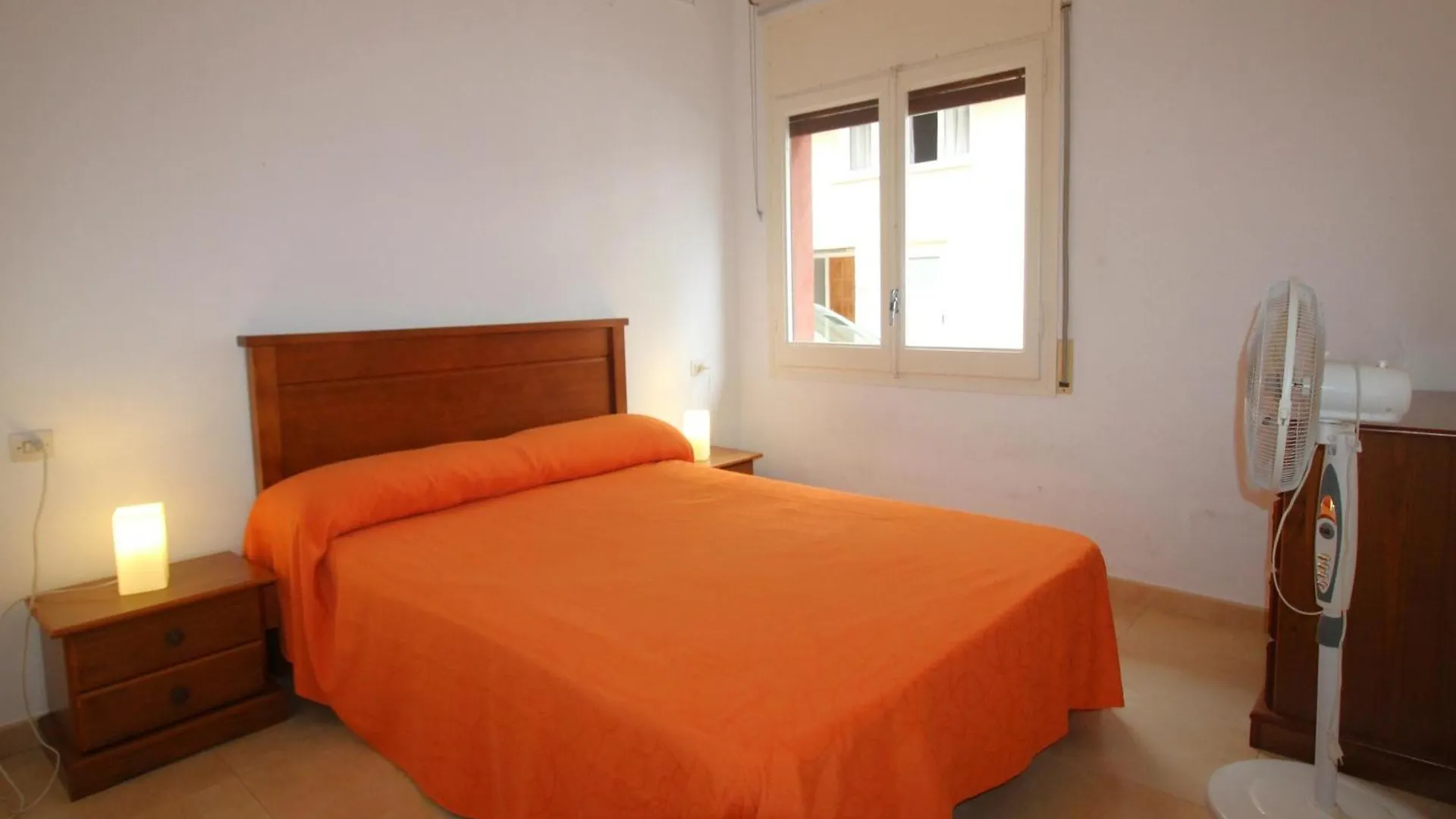 Apartamento Renovado, Centrico Y Luminoso A 100M De La Playa Del Puerto, Llanca - Es-228-37