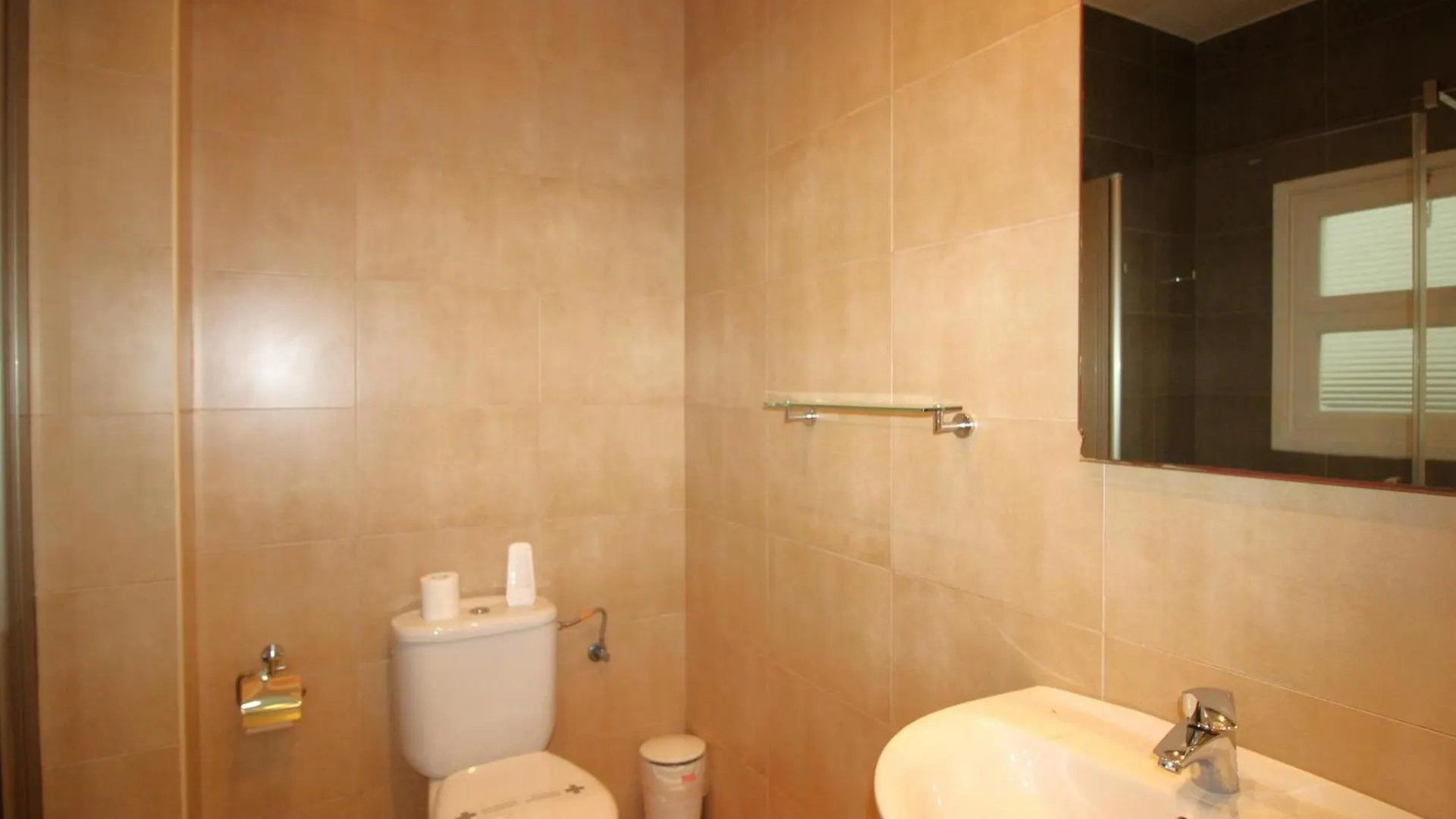 Apartman Apartamento Renovado, Centrico Y Luminoso A 100M De La Playa Del Puerto, Llanca - Es-228-37